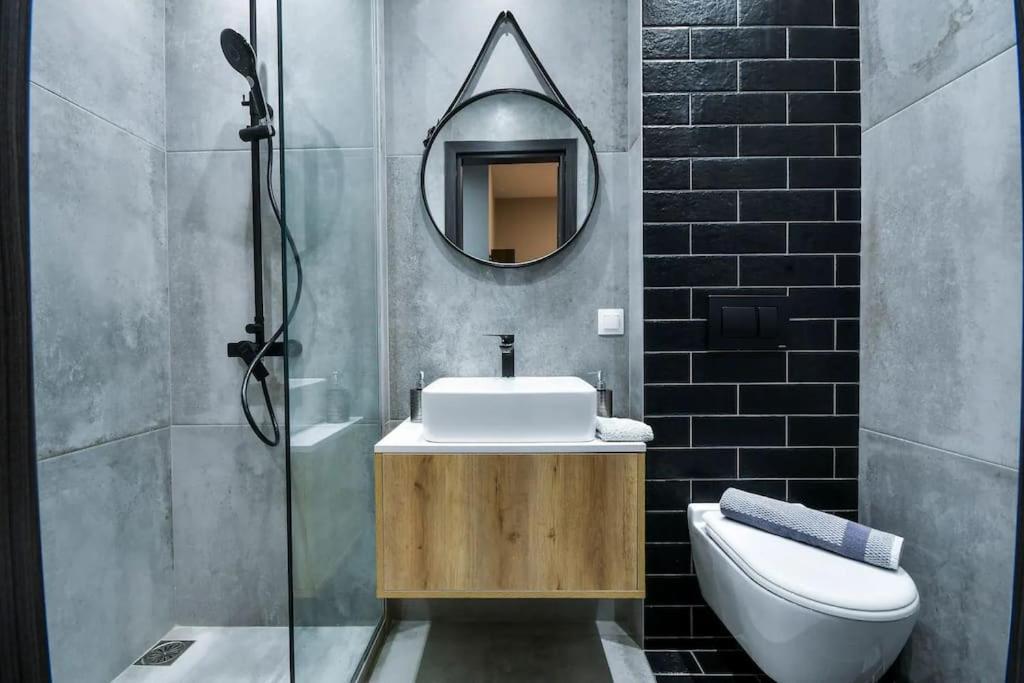 Ophelia Luxurious Suite #Tifhelexpo Солун Екстериор снимка