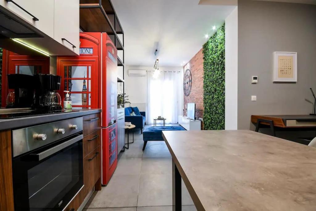 Ophelia Luxurious Suite #Tifhelexpo Солун Екстериор снимка